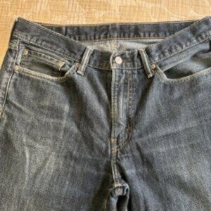 Levis 514    Men's Premium Levis, straight fit.